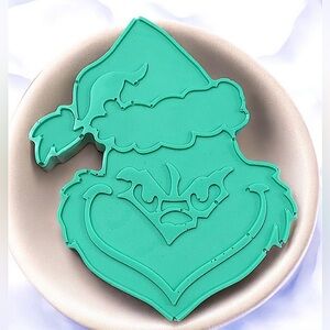 Sandalwood mint grinch soap handmade 5x4in 8oz shea butter based